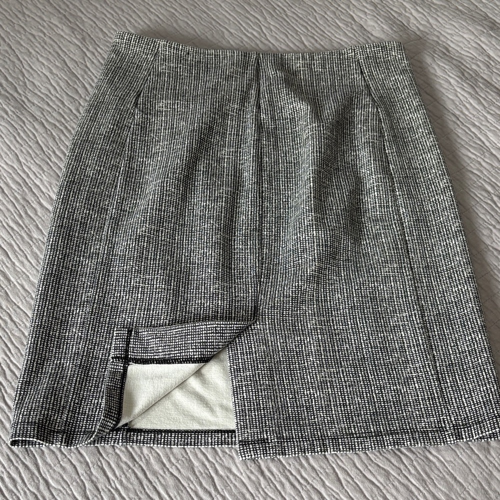Classic Gray Patterned Pencil Skirt - Picture 4 of 7